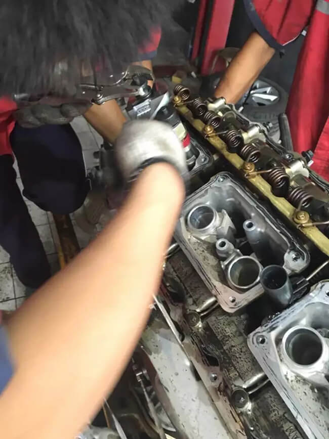 汽車車身必須有足夠的剛度和強(qiáng)度！
