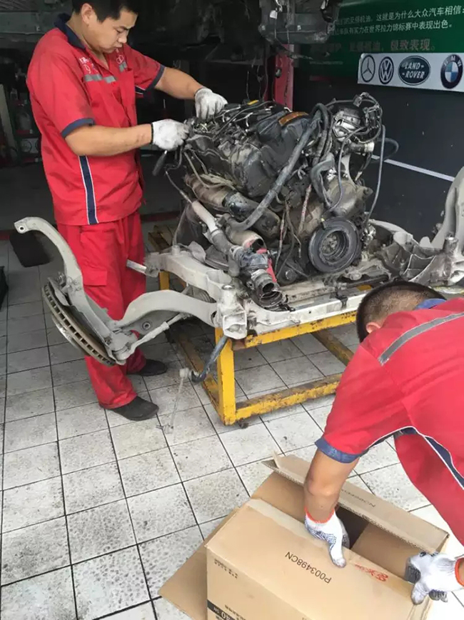 汽車車窗玻璃保養(yǎng)有什么要注意的？