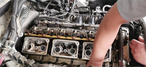 汽車發(fā)動機(jī)怠速抖動是什么原因引起的？